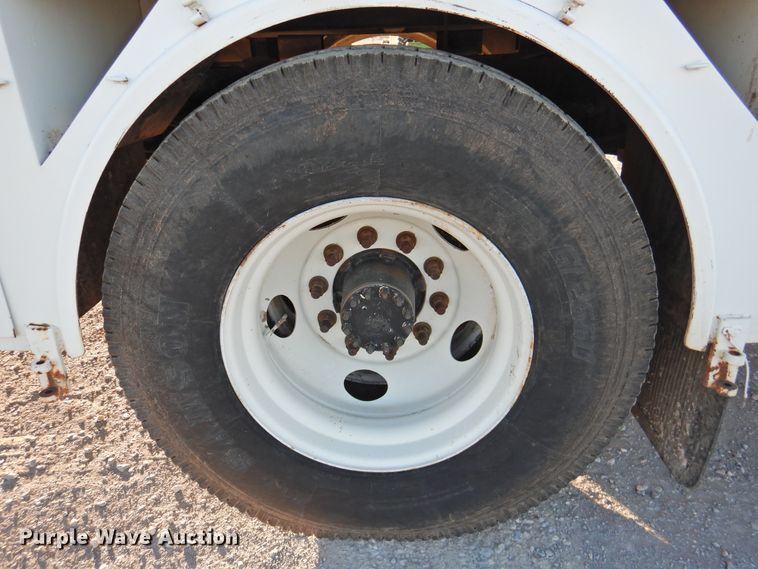 image for item HU9653 1997 GMC C6500  service truck with crane