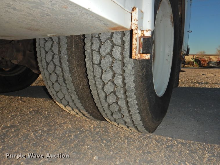 image for item HU9653 1997 GMC C6500  service truck with crane