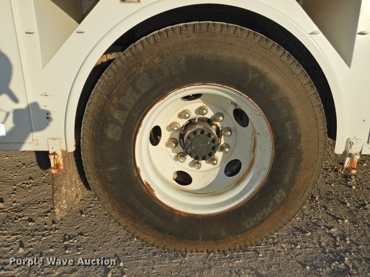 image for item HU9653 1997 GMC C6500  service truck with crane