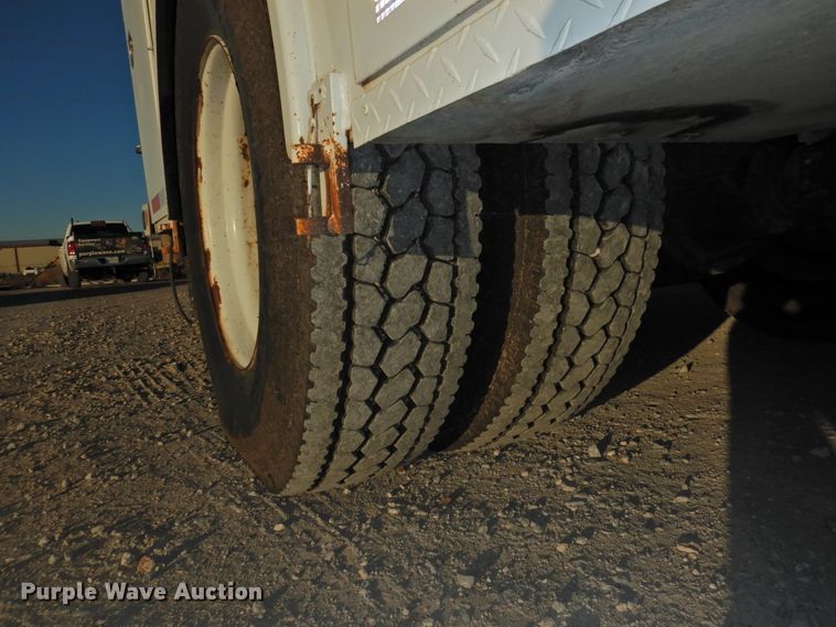 image for item HU9653 1997 GMC C6500  service truck with crane