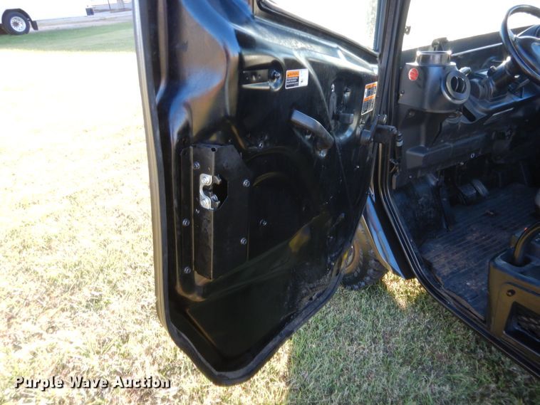 image for item HW9112 2017 Kubota RTV X1100C  utility vehicle