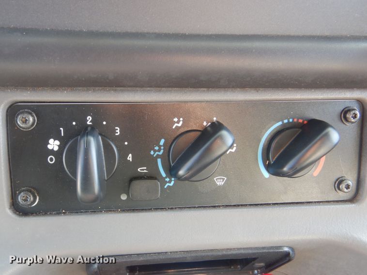 image for item HX9024 2005 Freightliner Business Class M2  box truck