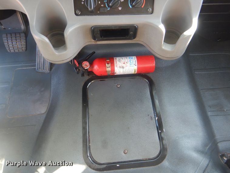 image for item HX9024 2005 Freightliner Business Class M2  box truck