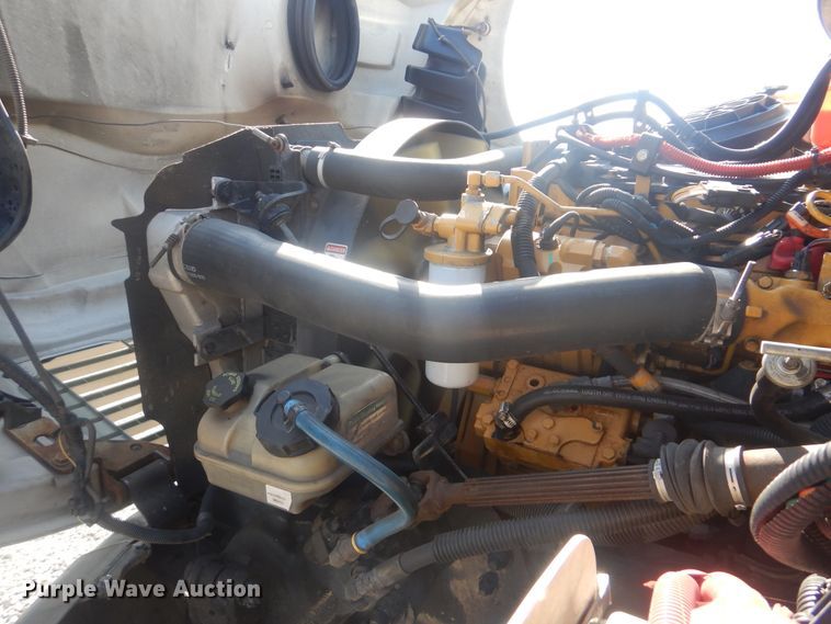 image for item HX9024 2005 Freightliner Business Class M2  box truck