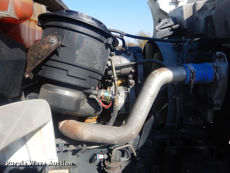 image for item HX9024 2005 Freightliner Business Class M2  box truck