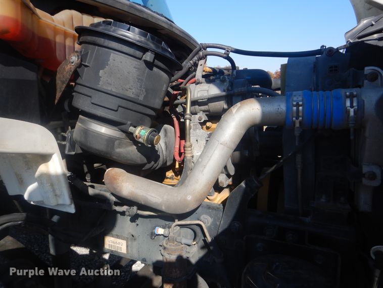 image for item HX9024 2005 Freightliner Business Class M2  box truck