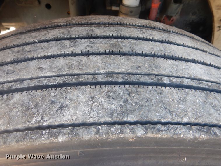 image for item HX9024 2005 Freightliner Business Class M2  box truck