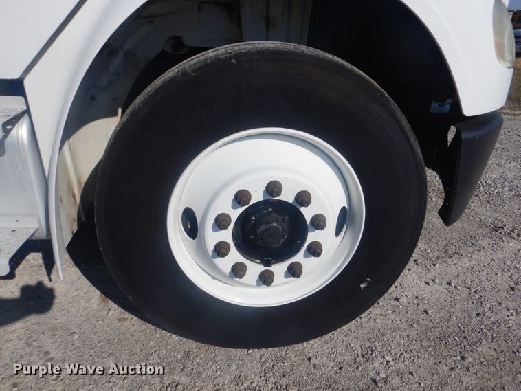 image for item HX9024 2005 Freightliner Business Class M2  box truck