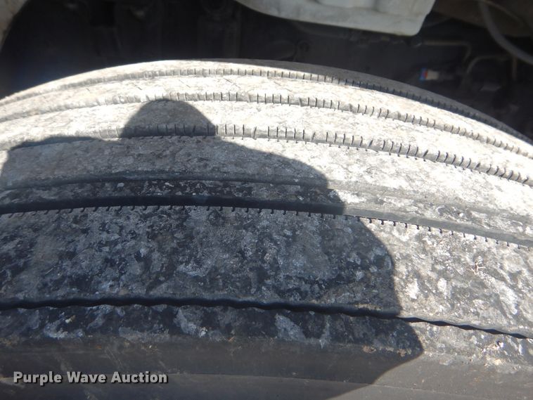 image for item HX9024 2005 Freightliner Business Class M2  box truck