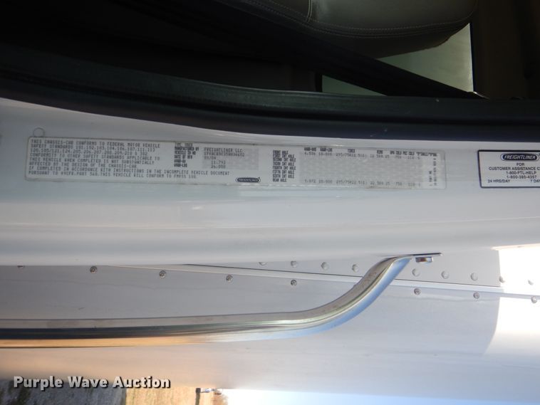 image for item HX9024 2005 Freightliner Business Class M2  box truck