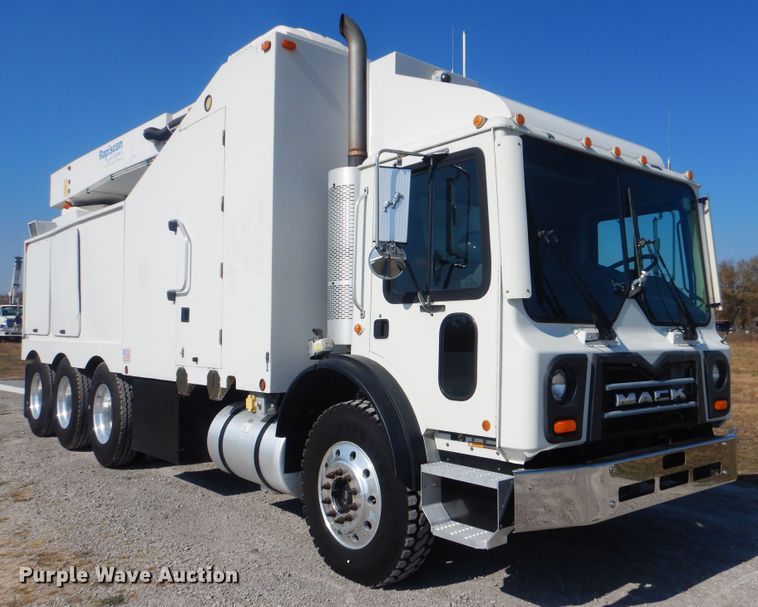 image for item HX9026 2009 Mack MRU613  bridge inspection truck