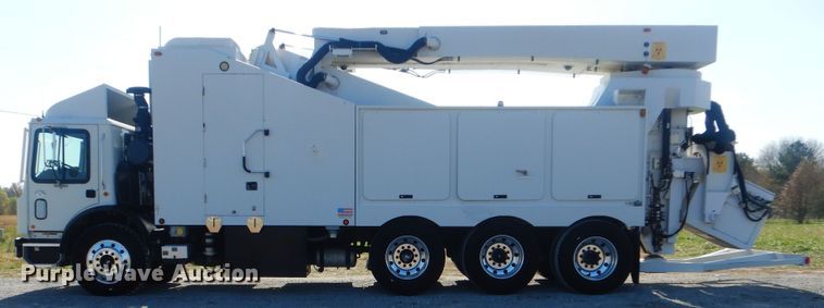 image for item HX9026 2009 Mack MRU613  bridge inspection truck