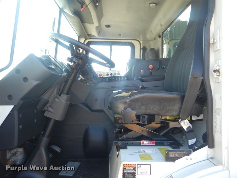 image for item HX9026 2009 Mack MRU613  bridge inspection truck