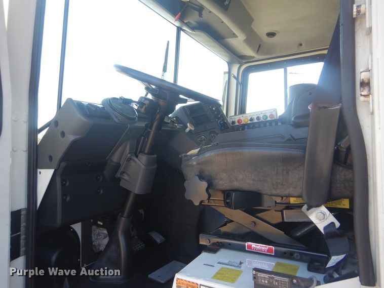 image for item HX9026 2009 Mack MRU613  bridge inspection truck