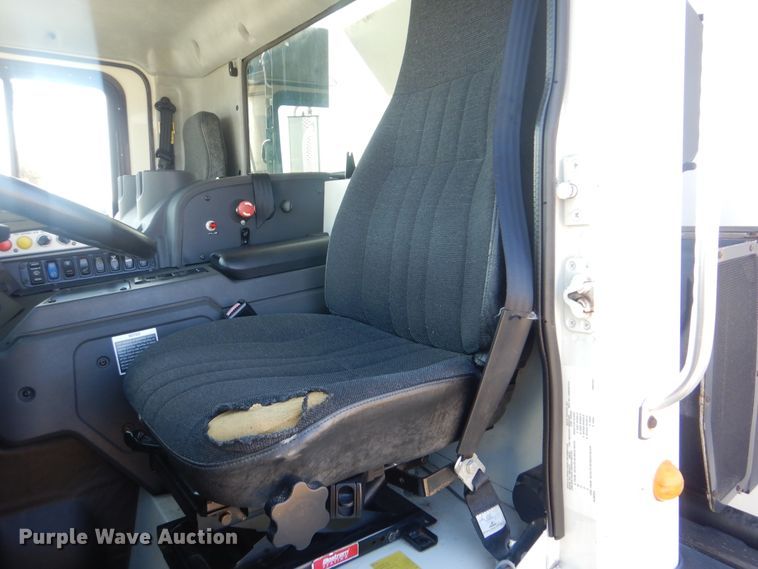 image for item HX9026 2009 Mack MRU613  bridge inspection truck