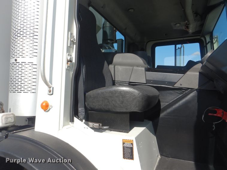 image for item HX9026 2009 Mack MRU613  bridge inspection truck