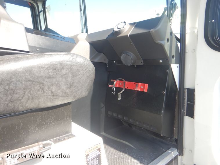 image for item HX9026 2009 Mack MRU613  bridge inspection truck