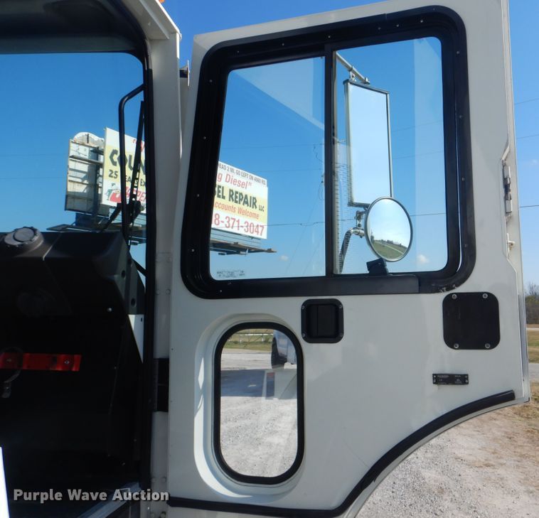 image for item HX9026 2009 Mack MRU613  bridge inspection truck