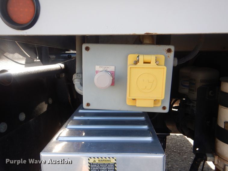 image for item HX9026 2009 Mack MRU613  bridge inspection truck