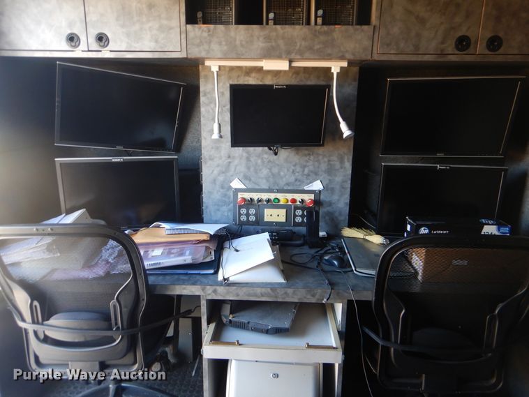 image for item HX9026 2009 Mack MRU613  bridge inspection truck