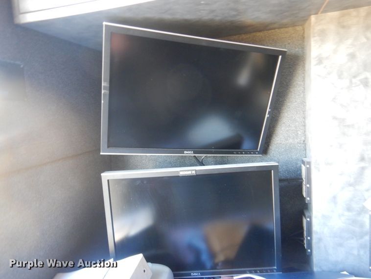 image for item HX9026 2009 Mack MRU613  bridge inspection truck