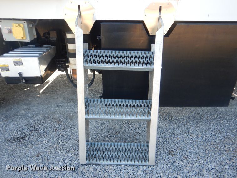 image for item HX9026 2009 Mack MRU613  bridge inspection truck