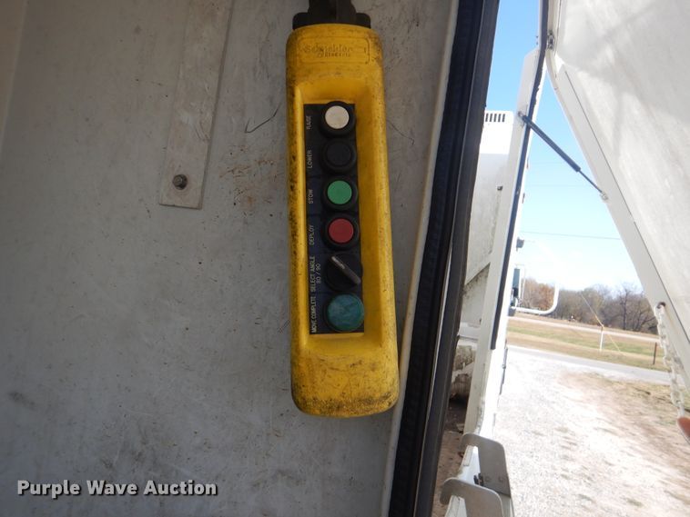 image for item HX9026 2009 Mack MRU613  bridge inspection truck