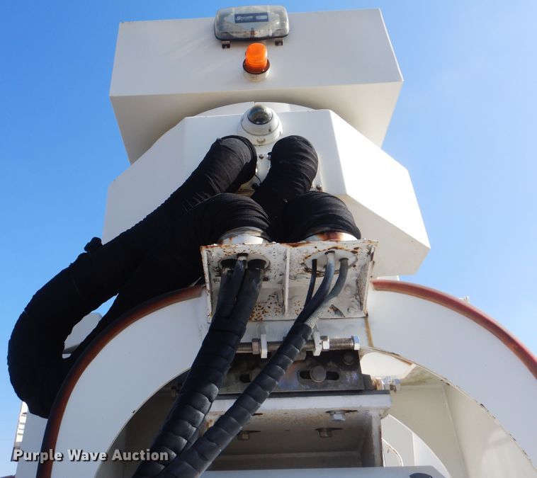 image for item HX9026 2009 Mack MRU613  bridge inspection truck