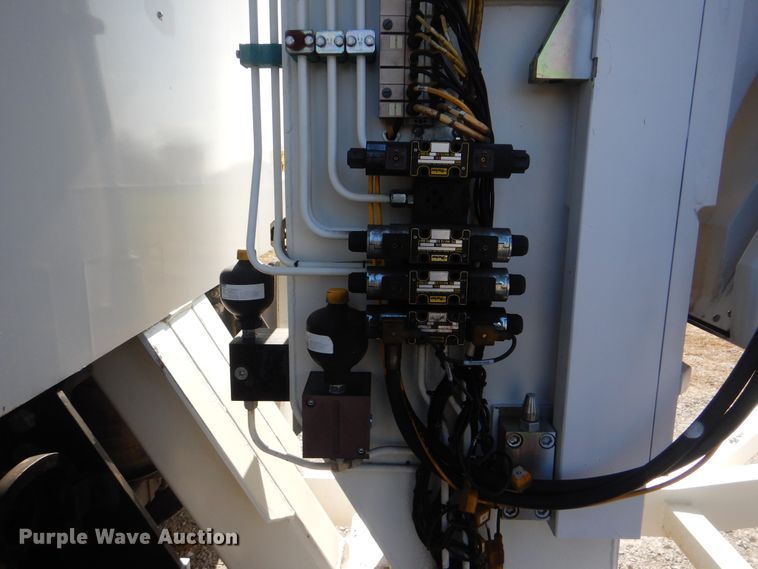 image for item HX9026 2009 Mack MRU613  bridge inspection truck