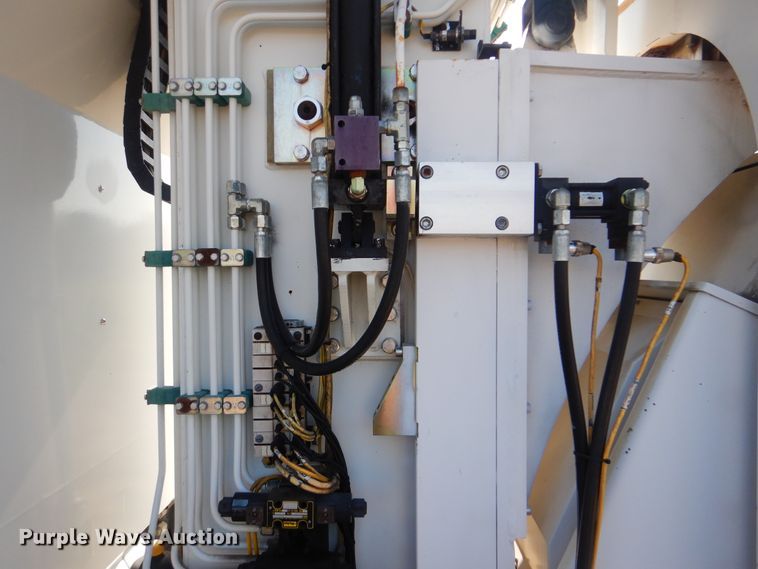 image for item HX9026 2009 Mack MRU613  bridge inspection truck