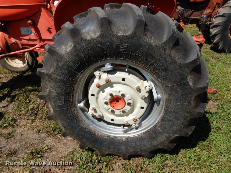 image for item HY9576 1962 Allis Chalmers D12  tractor