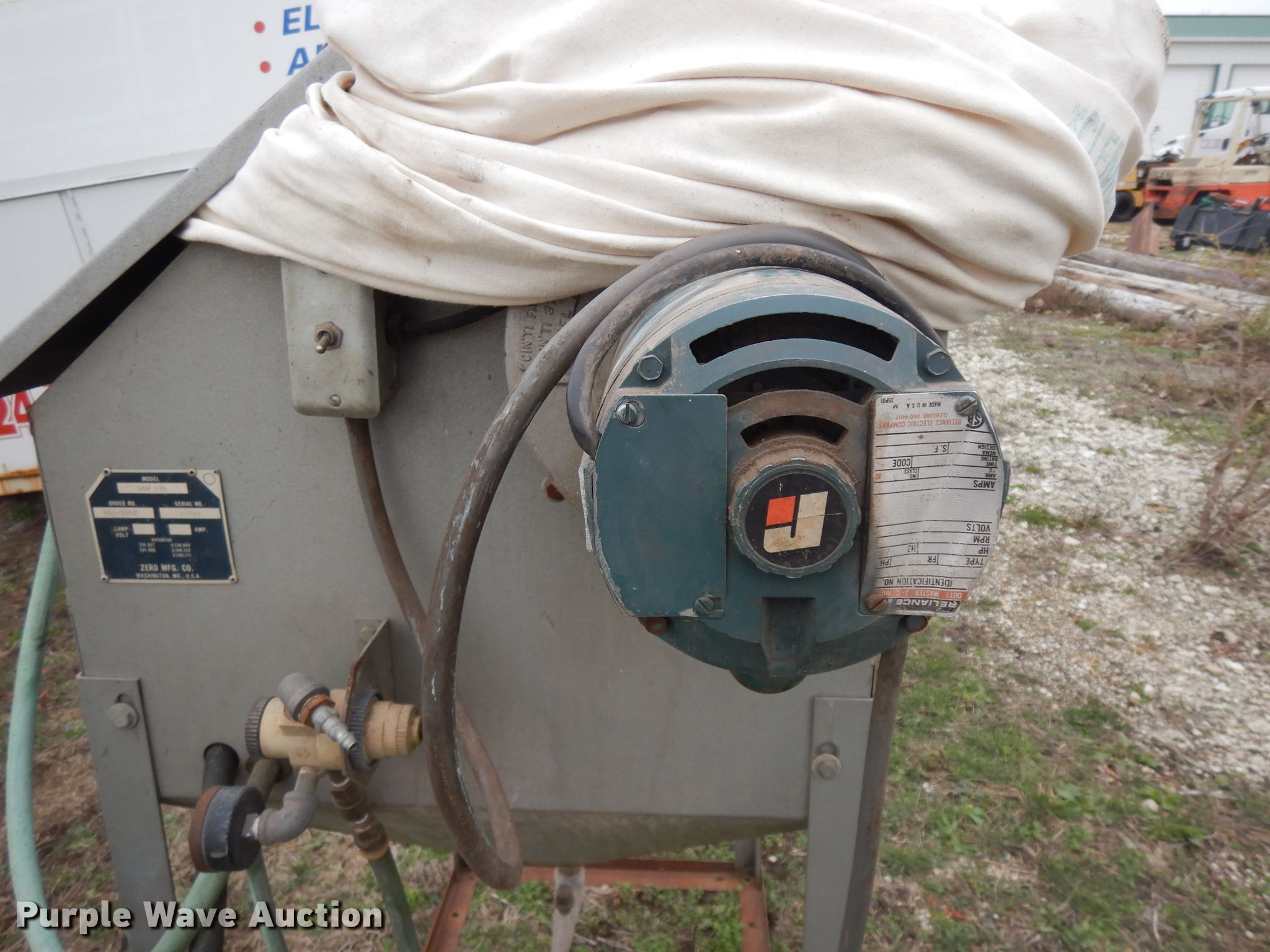 Zero Mfg DCM175 sandblaster in Galesburg, IL Item DF6702 sold