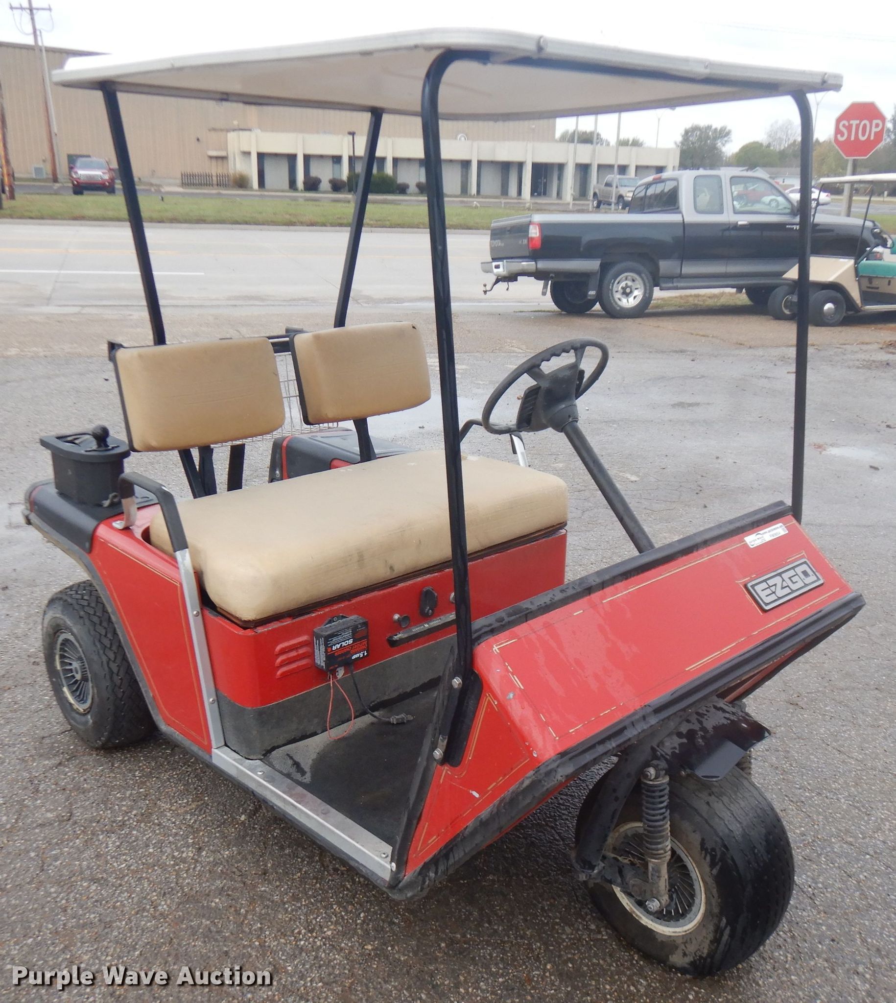 Ezgo golf cart in Iola, KS Item FW9854 sold Purple Wave