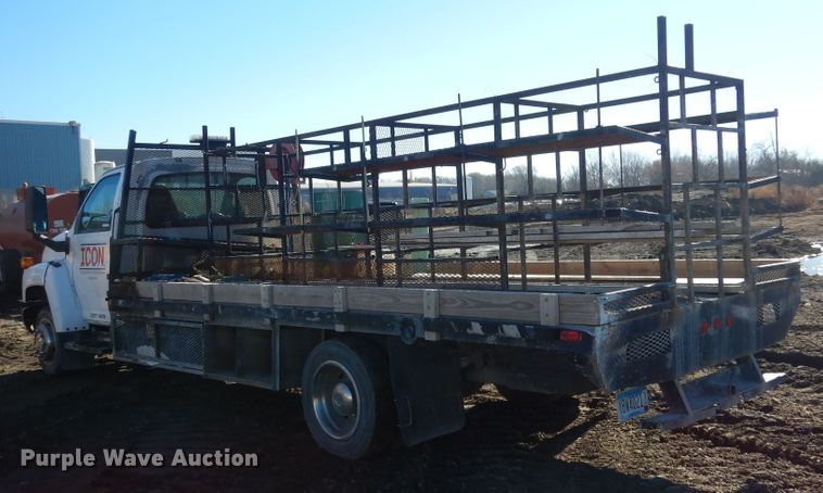 image for item AF9930 2006 Chevrolet C5500  flatbed truck
