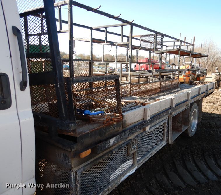 image for item AF9930 2006 Chevrolet C5500  flatbed truck