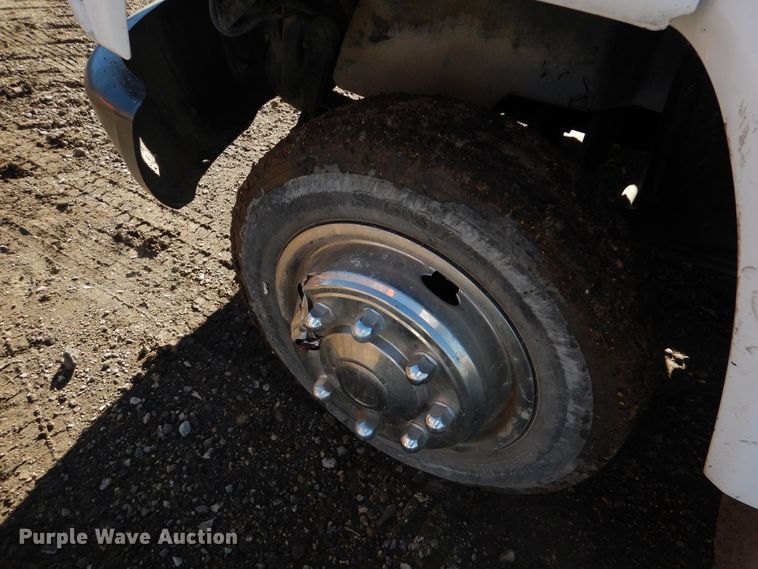 image for item AF9930 2006 Chevrolet C5500  flatbed truck