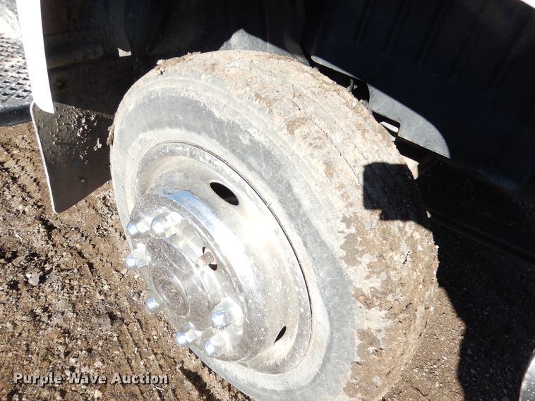 image for item AF9930 2006 Chevrolet C5500  flatbed truck