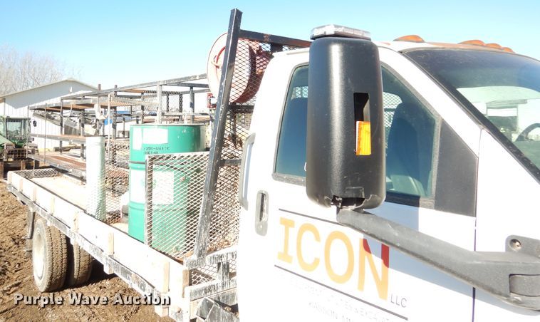 image for item AF9930 2006 Chevrolet C5500  flatbed truck