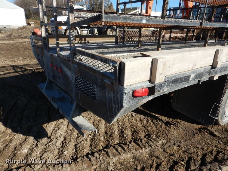 image for item AF9930 2006 Chevrolet C5500  flatbed truck