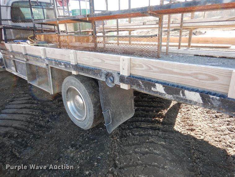 image for item AF9930 2006 Chevrolet C5500  flatbed truck