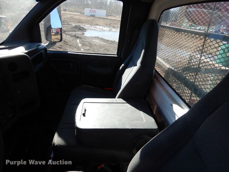 image for item AF9930 2006 Chevrolet C5500  flatbed truck