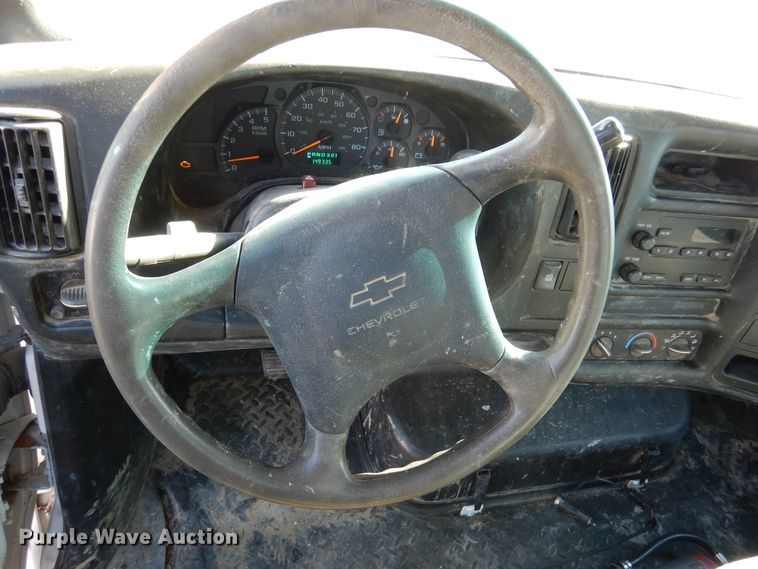 image for item AF9930 2006 Chevrolet C5500  flatbed truck