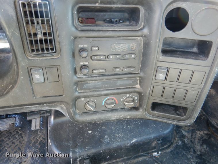 image for item AF9930 2006 Chevrolet C5500  flatbed truck