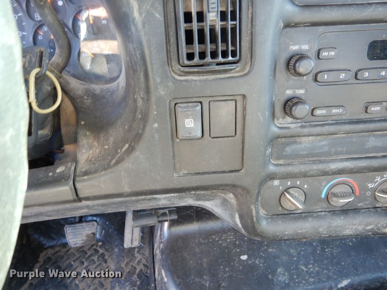 image for item AF9930 2006 Chevrolet C5500  flatbed truck