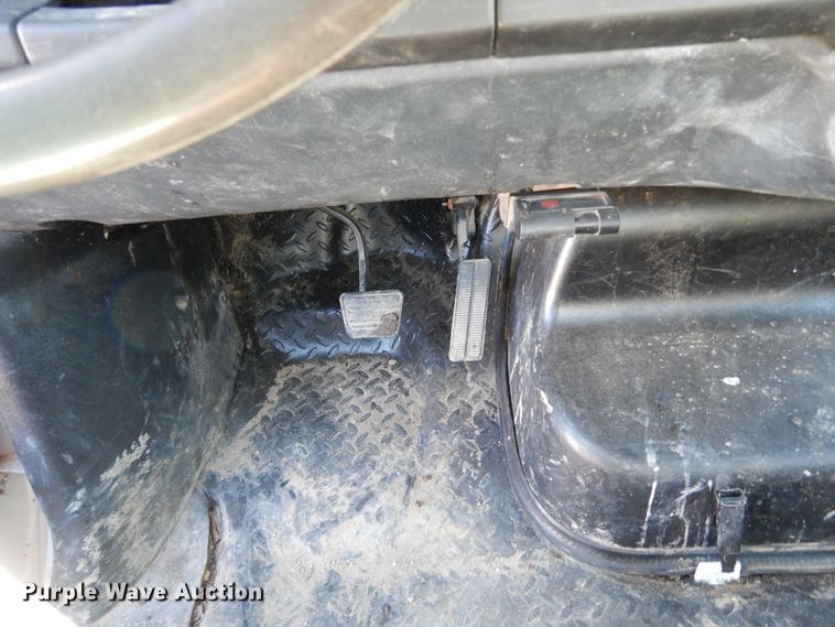 image for item AF9930 2006 Chevrolet C5500  flatbed truck