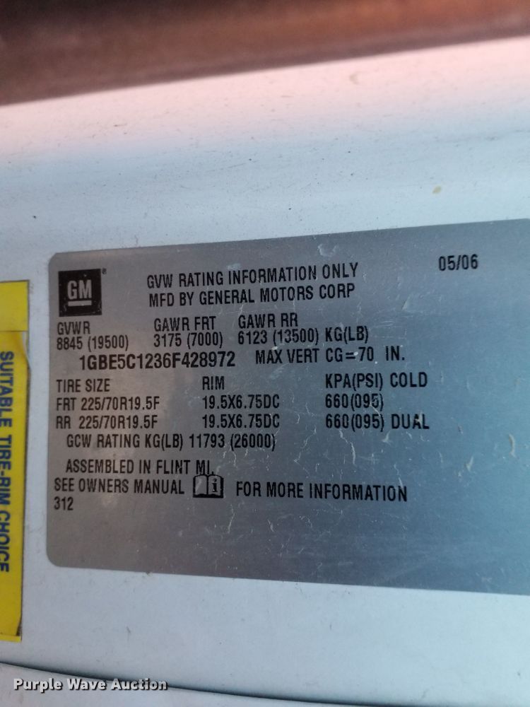 image for item AF9930 2006 Chevrolet C5500  flatbed truck