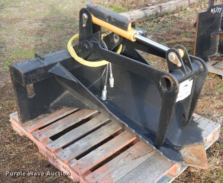image for item DF6699 Skid steer spade grapple bucket