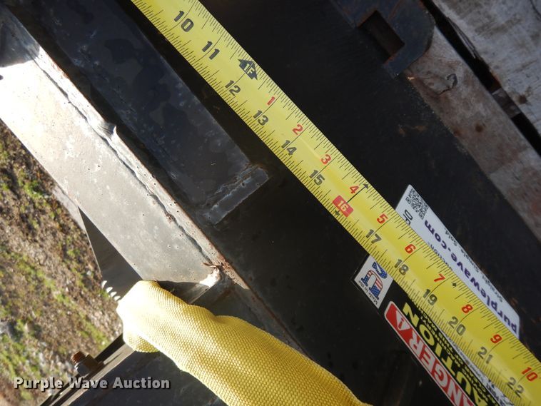 image for item DF6699 Skid steer spade grapple bucket