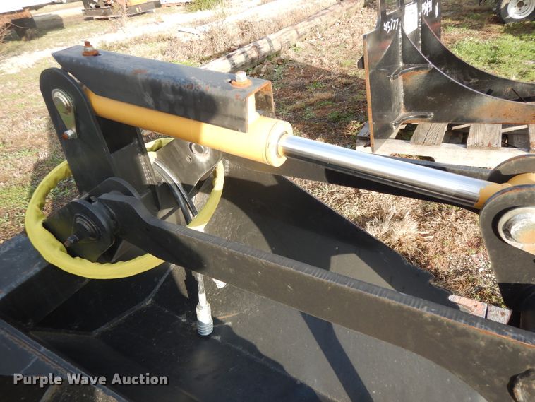 image for item DF6699 Skid steer spade grapple bucket