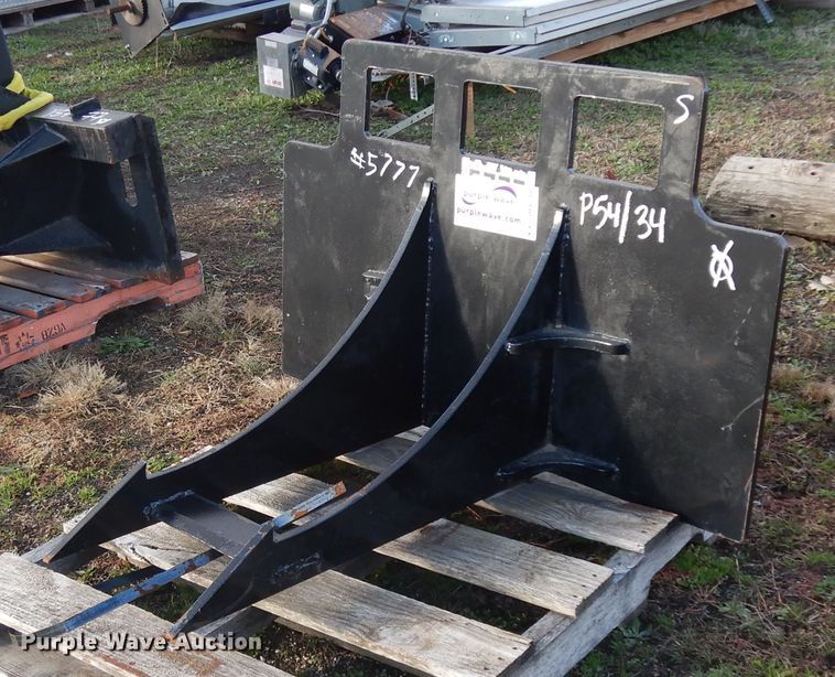 image for item DF6719 Skid steer root bucket